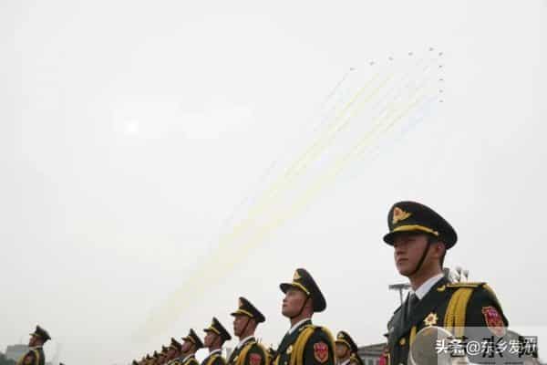 礼兵队伍俯拍太震撼了