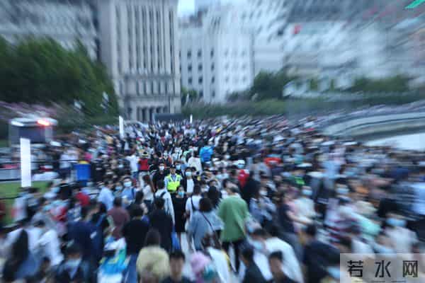 假期人山人海-外滩放眼望去人人人