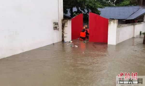 四川遭暴雨车轮战