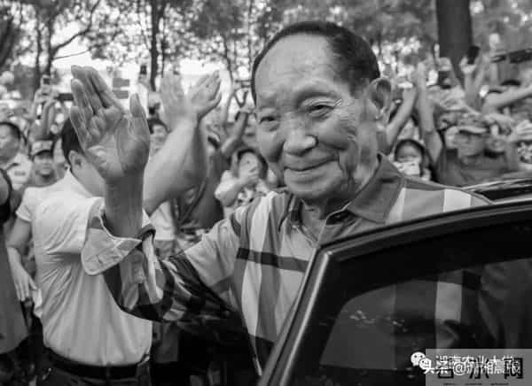 湖南农大发文悼念名誉校长袁隆平