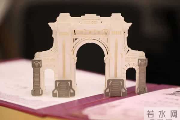 复旦送新生一盏小灯笼