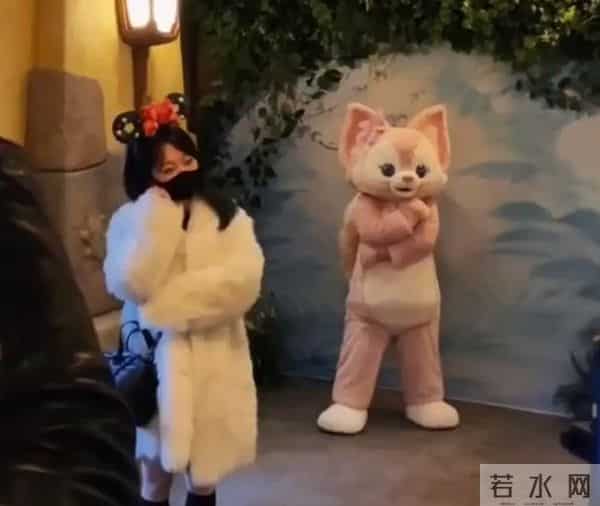 玲娜贝儿被指对待男女游客差别大