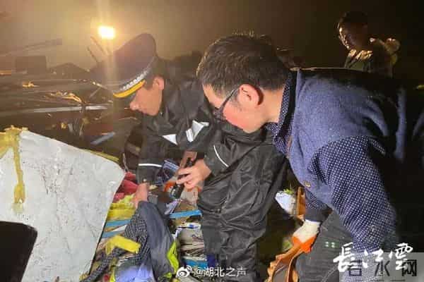 武汉突发9级龙卷风 有多人受伤