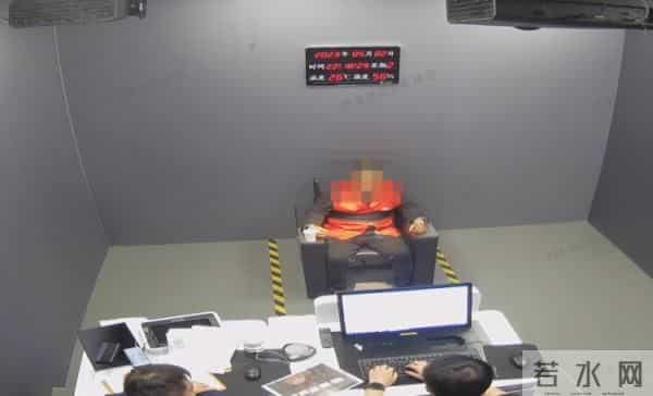 警方在男子家中搜出61只野生鸟类