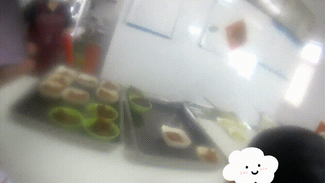 社牛男孩饿了淡定走进派出所蹭饭