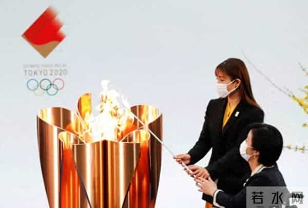 石原里美点燃奥运圣火盆