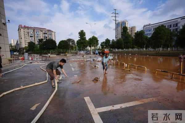 平江商户-没告诉孩子暑假作业被淹