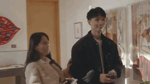 四川地震瞬间女幼师冲回屋救人