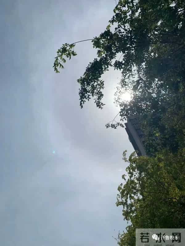 山东一地上空出现超大圆环彩虹