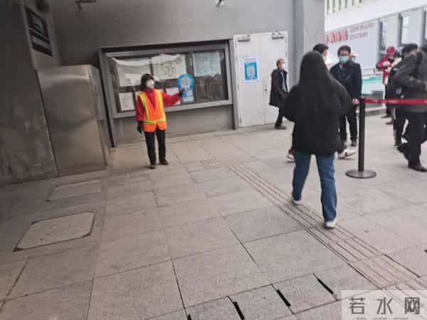 上海新增感染者首降