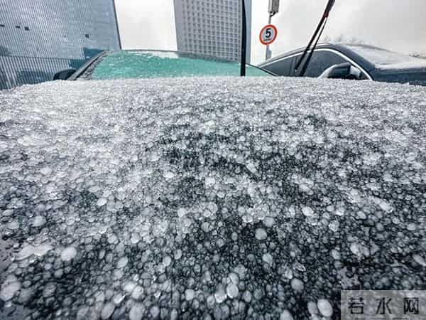 北方暴雪列车“不停地被取消”