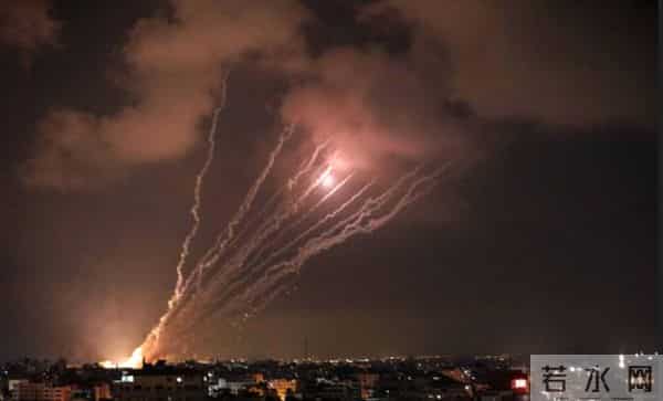 克里米亚大桥爆炸瞬间-火海掩埋车辆