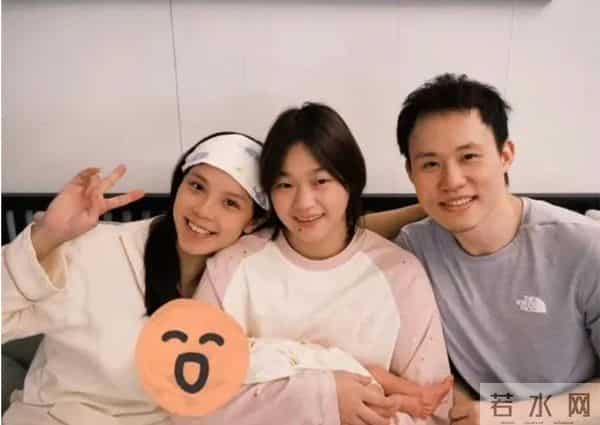 失去双臂的她靠欢呼表达激动