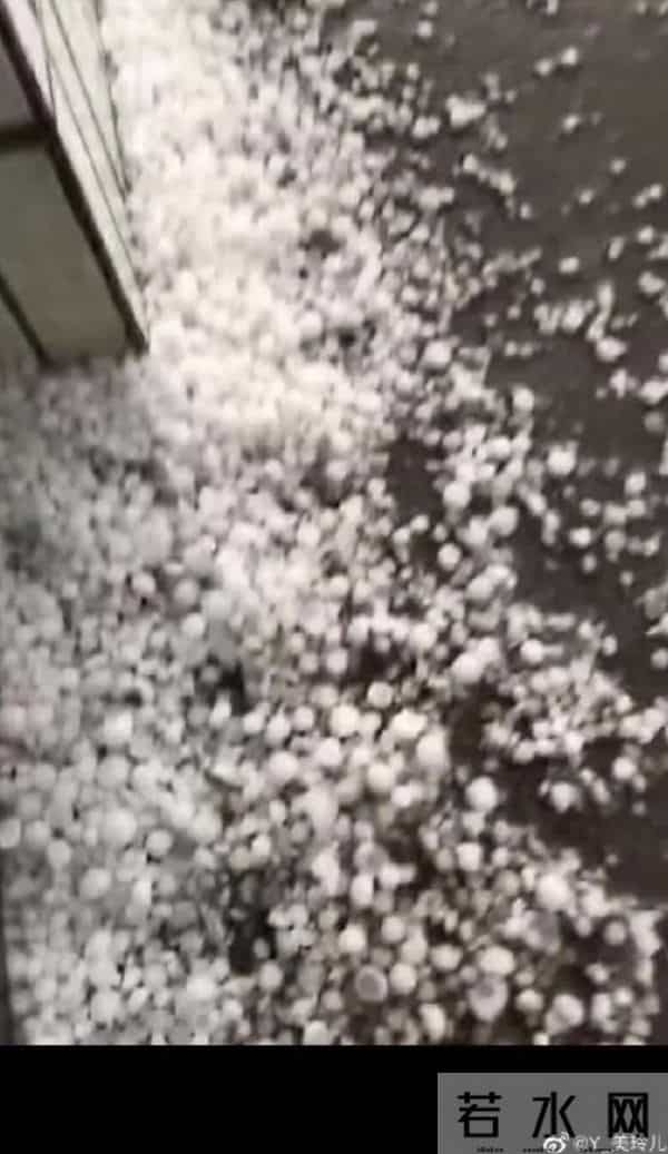 辽宁突发龙卷风 事发地在居民区附近