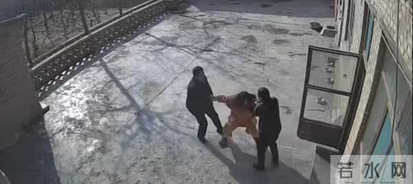 没有50万彩礼女友被拖走双方已领证