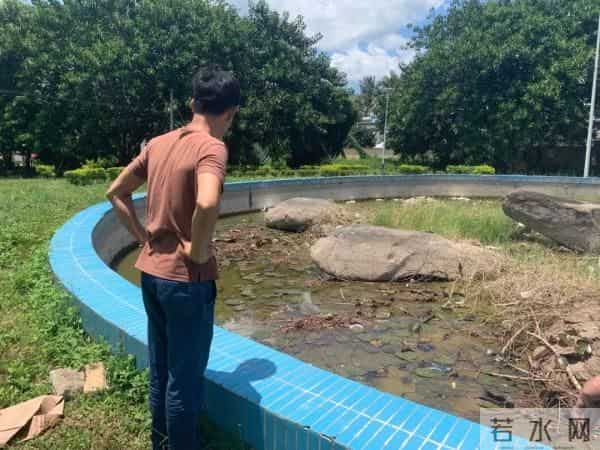 邻居家拉起警戒线 女子称不敢回家