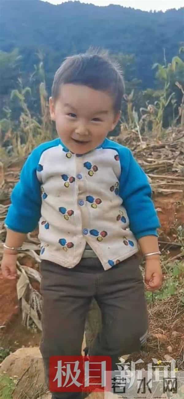 昆明2岁男童家门口失踪 附近无监控
