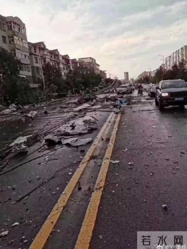 辽宁突发龙卷风 事发地在居民区附近