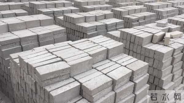 居民自建房红砖一捏就碎-官方回应