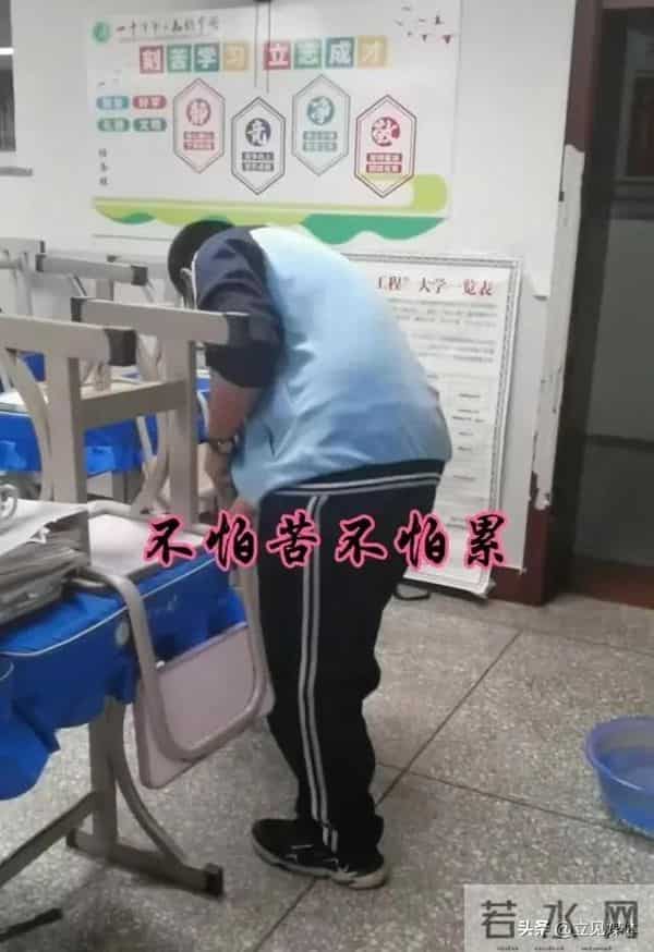 零下20度单衣骑车男孩被温暖