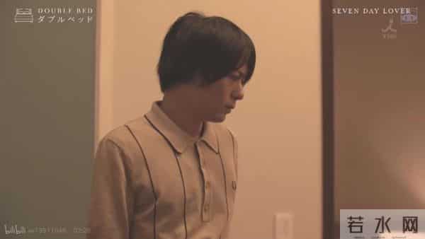 被爱豆们压床上