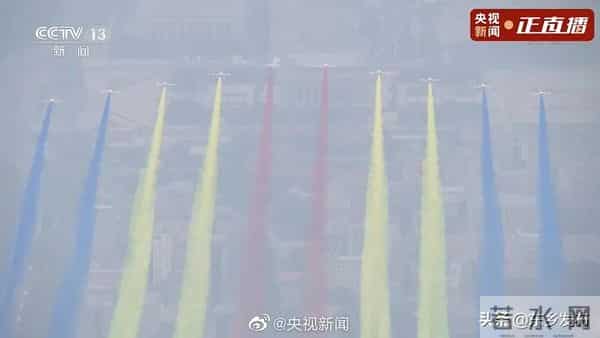 礼兵队伍俯拍太震撼了