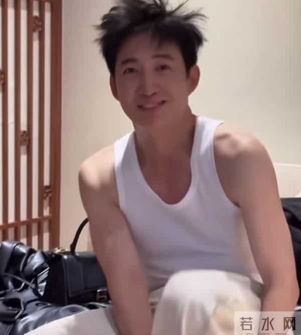 50岁卖鱼大叔身材管理堪比明星