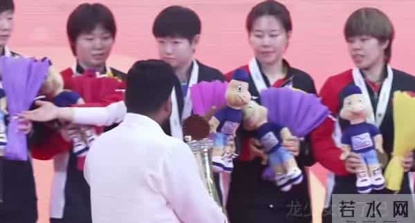 孙颖莎回应策划领奖动作