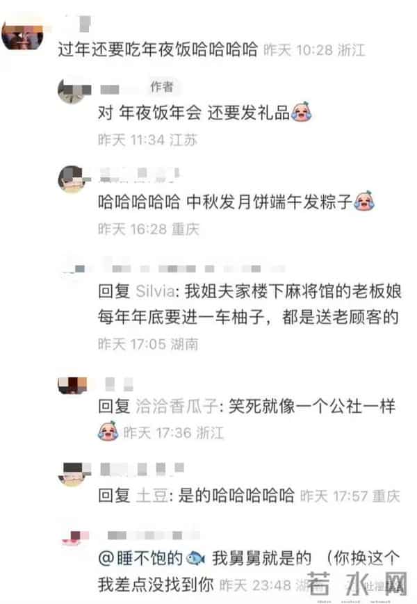 2岁女孩把蛇干当玩具吓跑妈妈