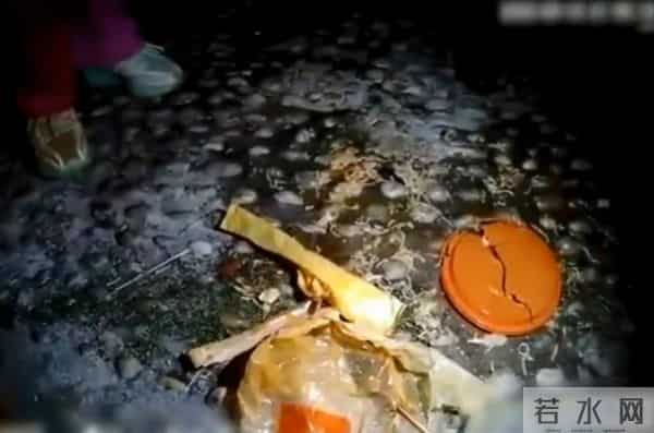 女子被30楼扔下的麻辣烫当场砸晕