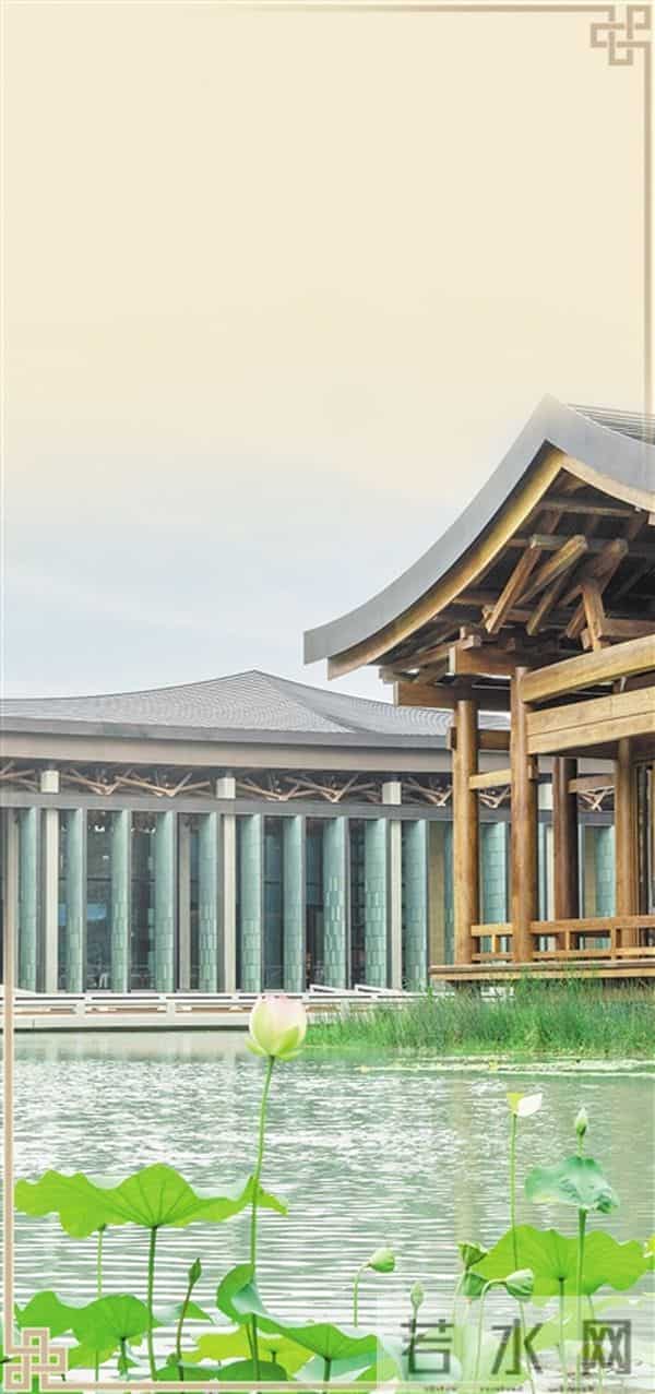 云南象群进村民家拧开水龙头喝水