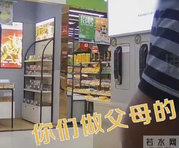 大爷质问家长为何给孩子穿汉服