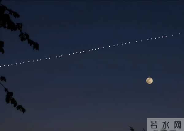 杭州上空疑似出现马斯克的星链卫星