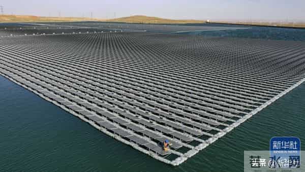 四川乐山大佛脚下河床裸露