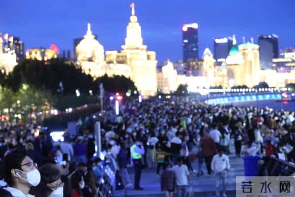 假期人山人海-外滩放眼望去人人人