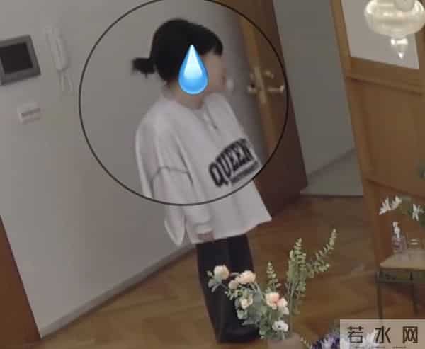 四川地震瞬间女幼师冲回屋救人