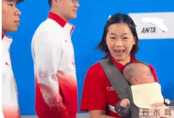 失去双臂的她靠欢呼表达激动