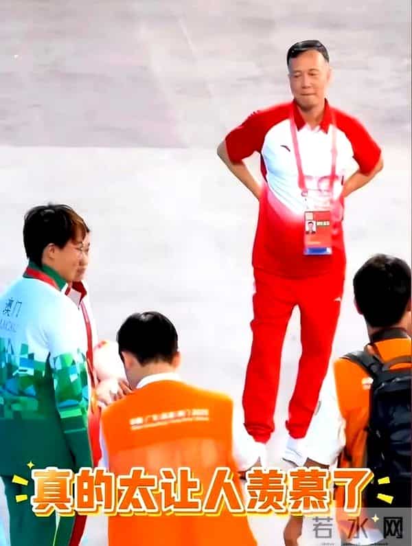 义乌老板24小时加班做乌龟