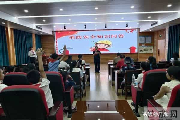 广西消防驻地满是鲜花