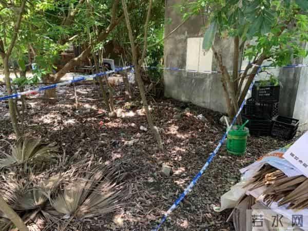 邻居家拉起警戒线 女子称不敢回家