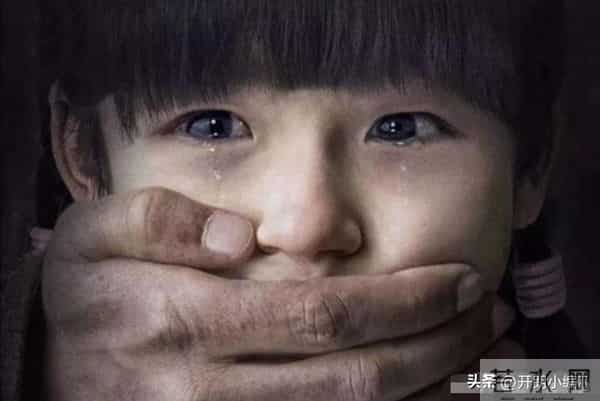 人贩子受审 谈及卖掉亲生子流眼泪