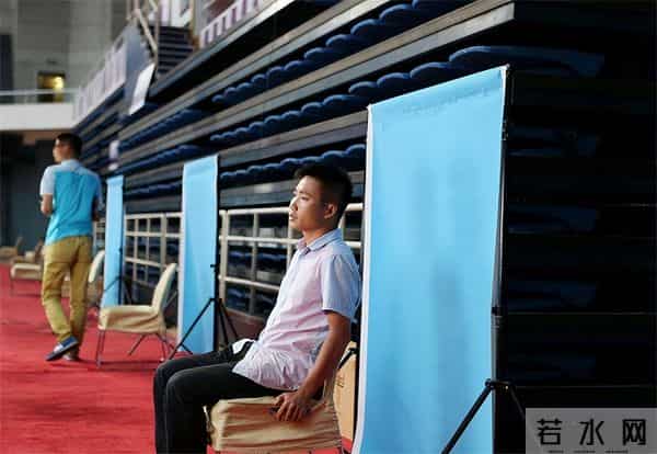 男子为上清华复读13年拒多所名校