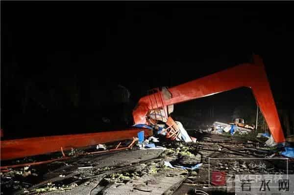 辽宁突发龙卷风 事发地在居民区附近