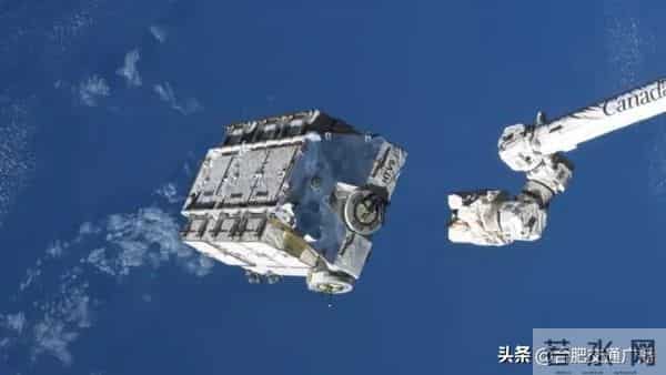 国际空间站电池掉下来砸穿房屋