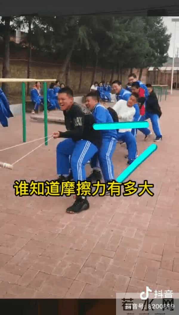 物理老师隔空打下5只易拉罐