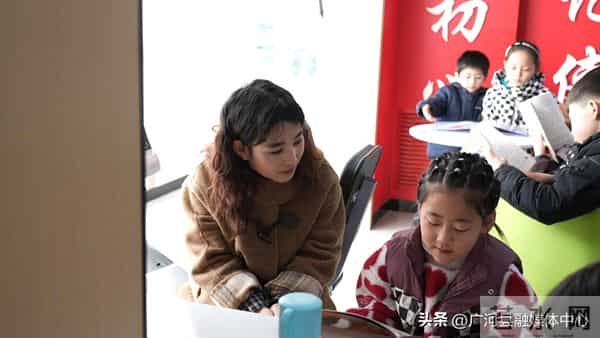 网格员哭到一半工作一来秒变坚强