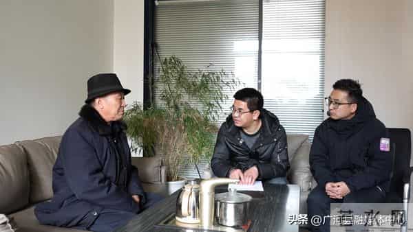 网格员哭到一半工作一来秒变坚强