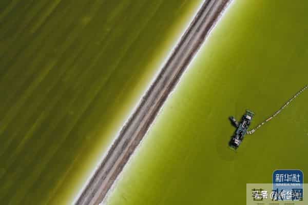 四川乐山大佛脚下河床裸露