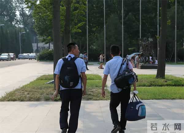 男子为上清华复读13年拒多所名校