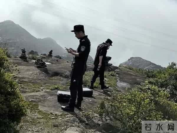 男子被困悬崖3天2夜一刻不敢闭眼